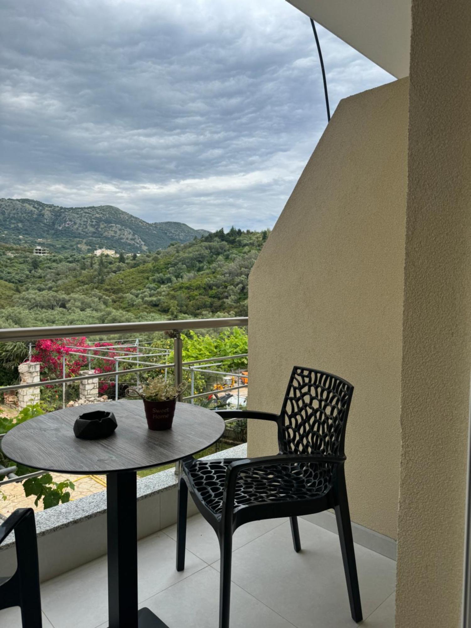 Ion Rooms Himare Exterior foto
