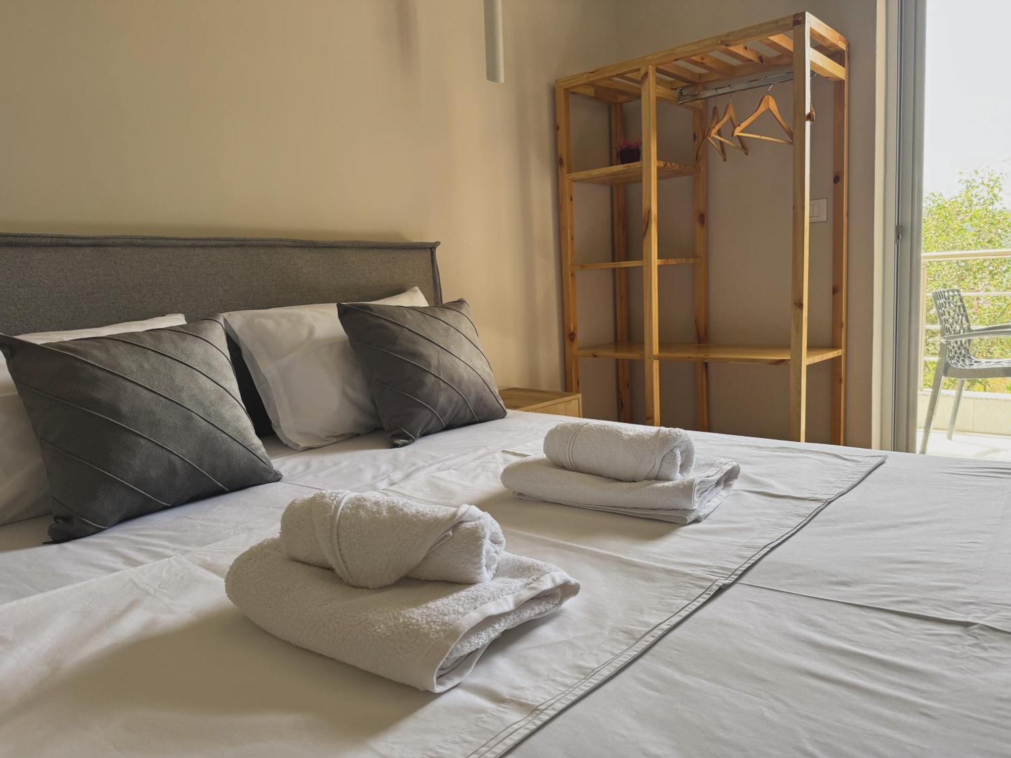 Ion Rooms Himare Exterior foto